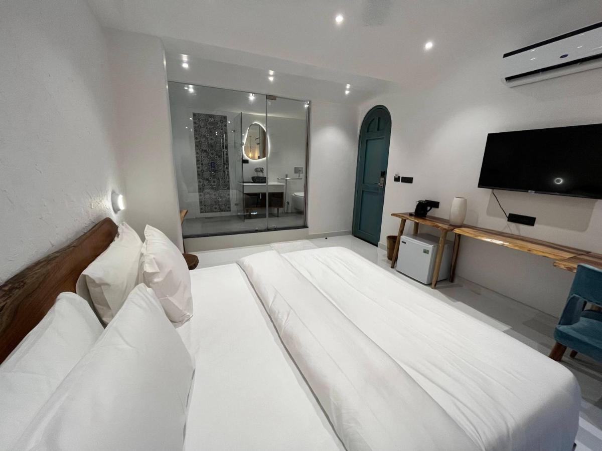 Moustache Luxuria Hotel 4*