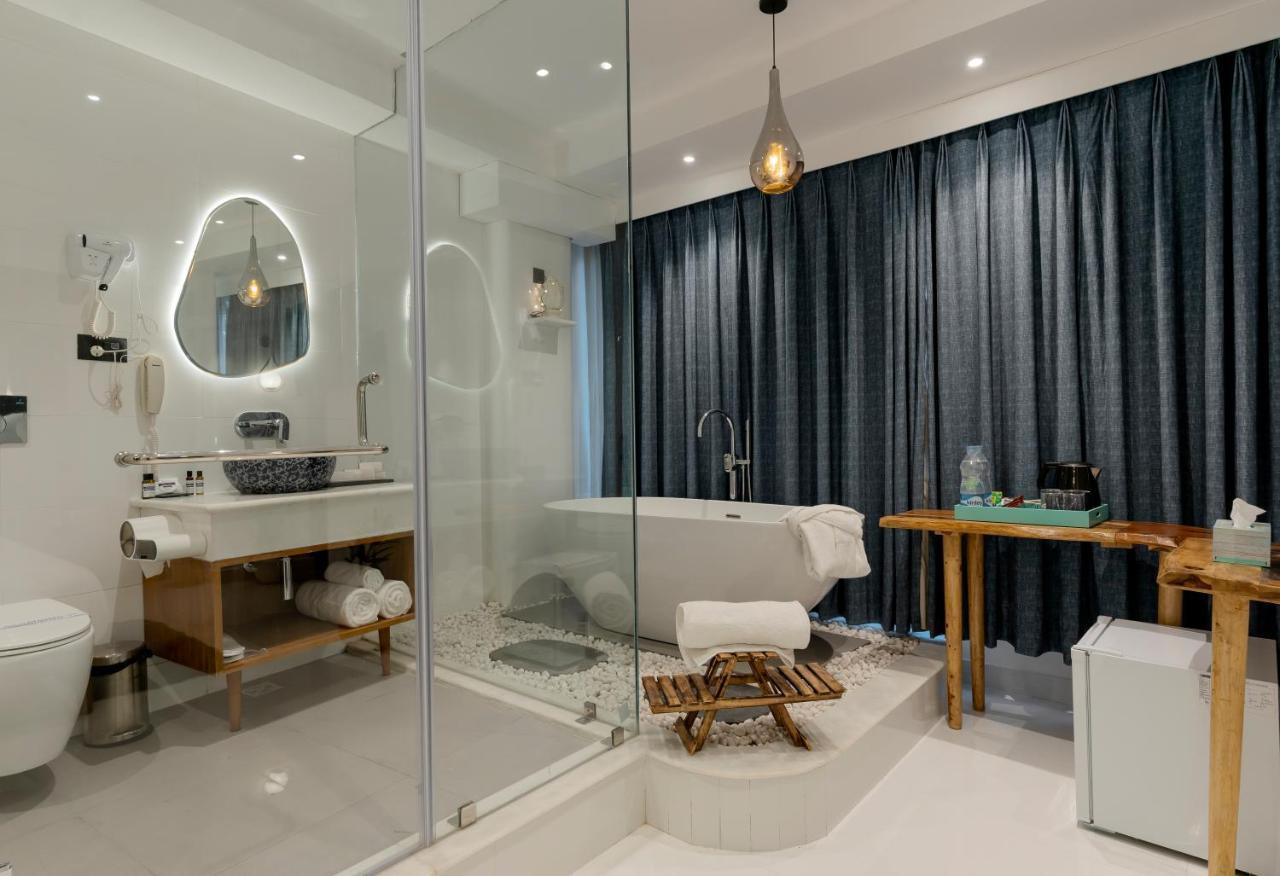 Moustache Luxuria Hotel 4*